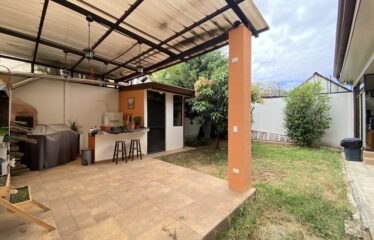 Casa independiente en Lomas de Arcayo