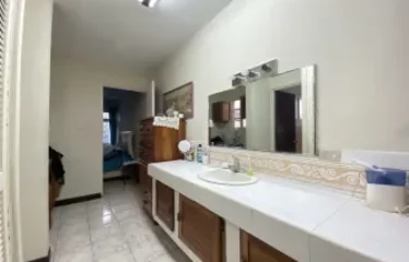 Venta de casa en Rohrmoser [uso mixto]