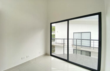 Alquiler de apartamento en condominio en Rio Oro, Santa Ana