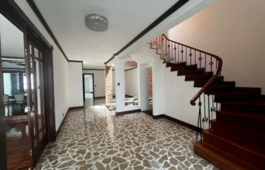 Alquiler de casa en Sabana Sur (uso de suelo mixto)