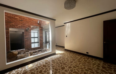 Alquiler de casa en Sabana Sur (uso de suelo mixto)