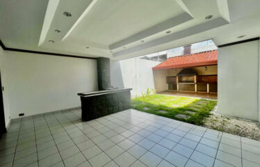 Alquiler de casa en Sabana Sur (uso de suelo mixto)