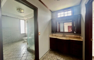 Alquiler de casa en Sabana Sur (uso de suelo mixto)