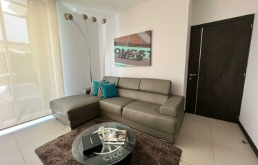 Venta de apartamento en condominio en Curridabat.