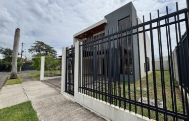 Alquiler de casa en Urbanizacion Las Flores en Heredia