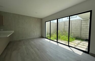 Venta de Casa en Condominio Guachipelín Norte