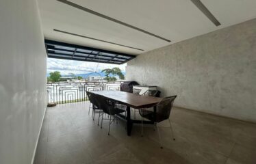 Venta de Casa en Condominio Guachipelín Norte