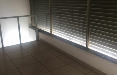 Alquiler de local esquinero en importante zona comercial de San José.