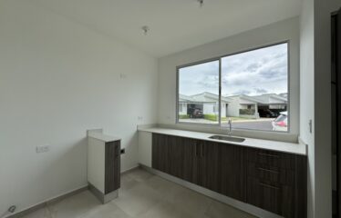 Venta de casa en exclusivo condominio en la Guácima de Alajuela.