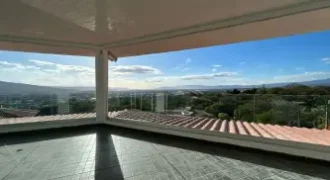 Alquiler de apartamento de lujo, en Guachipelín de Escazú.