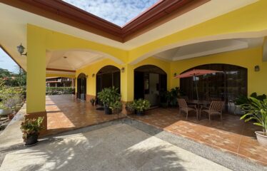 Venta de casa en urbanización en Playa Bejuco, Puntarenas.