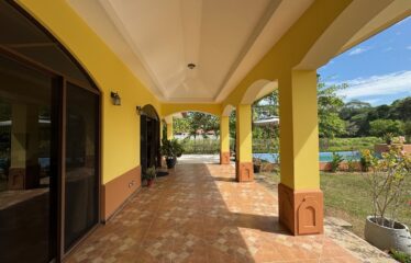 Venta de casa en urbanización en Playa Bejuco, Puntarenas.