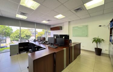 Alquiler de oficinas en Centro Comercial Lindora, Santa Ana.