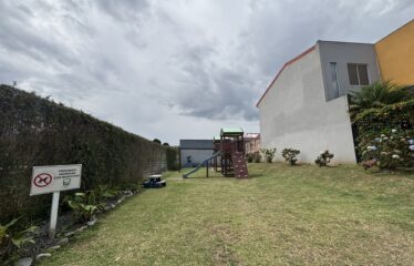 Venta de casa en condominio en Sabanilla, San José