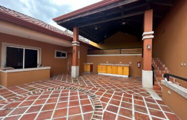 Alquiler de apartamento amueblado en condominio en Guachipelín de Escazú