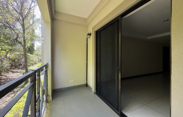 Modern Garden Apartament en Brasil de Santa Ana – Comodidad y Naturaleza