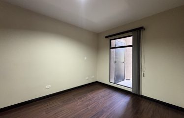 Modern Garden Apartament en Brasil de Santa Ana – Comodidad y Naturaleza