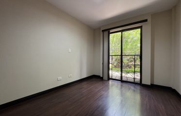 Modern Garden Apartament en Brasil de Santa Ana – Comodidad y Naturaleza