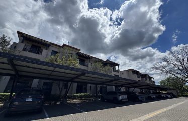 Modern Garden Apartament en Brasil de Santa Ana – Comodidad y Naturaleza