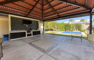 Modern Garden Apartament en Brasil de Santa Ana – Comodidad y Naturaleza