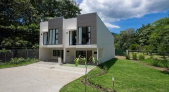 House for sale in a condominium in Santa Ana, San José