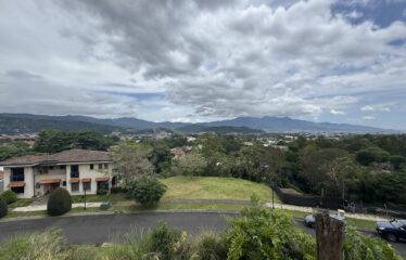Venta de lote en condominio en Pinares Curridabat