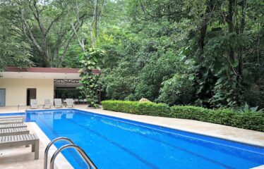 Venta de apartamento en condominio en Rio Oro de Santa Ana
