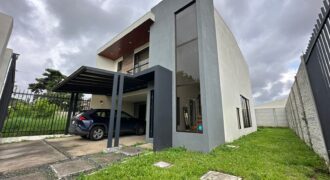 House for sale in Las Flores Urbanization in Heredia