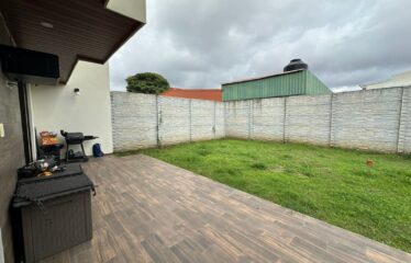 Venta de casa en Urbanización Las Flores en Heredia