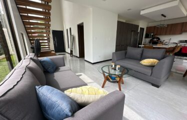 Venta de casa en Urbanización Las Flores en Heredia