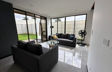 Venta de casa en Urbanización Las Flores en Heredia