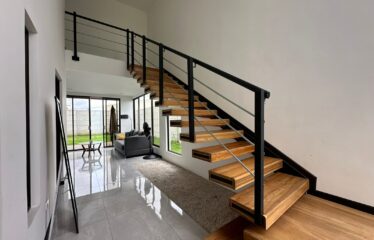 Venta de casa en Urbanización Las Flores en Heredia