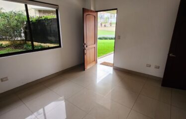 Venta de casa en Granadilla, Curridabat.