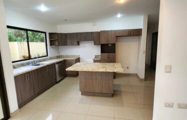 Venta de casa en Granadilla, Curridabat.