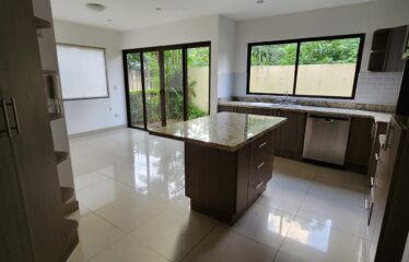 Venta de casa en Granadilla, Curridabat.