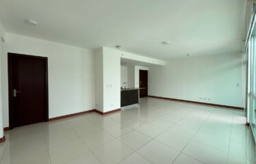 Apartment for sale in a condominium in San Sebastián.