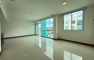 Apartment for sale in a condominium in San Sebastián.