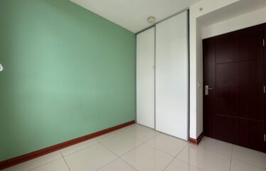 Apartment for sale in a condominium in San Sebastián.
