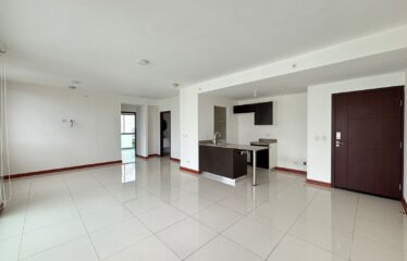Apartment for sale in a condominium in San Sebastián.