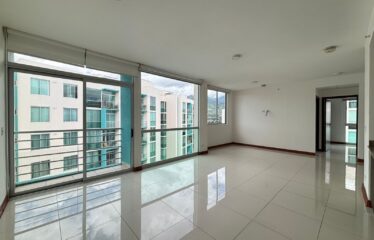 Apartment for sale in a condominium in San Sebastián.