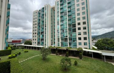 Apartamento en alquiler en condominio en San Sebastián.