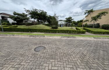 Venta de lote en condominio en la Guácima, Alajuela.