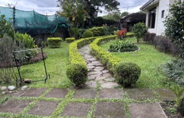 House for sale in Pinares, Curridabat.