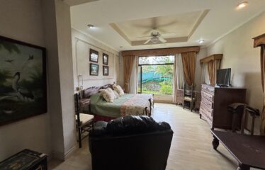 House for sale in Pinares, Curridabat.