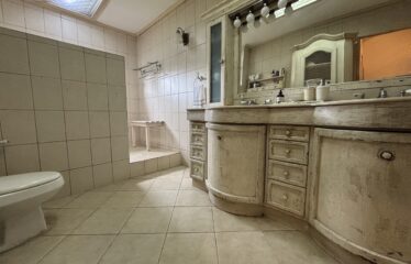 House for sale in Pinares, Curridabat.
