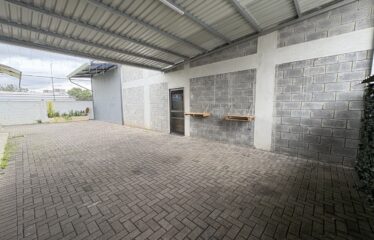 Alquiler de bodega en Pinares de Curridabat.