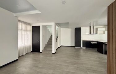 House for sale in a condominium in Brasil de Santa Ana.