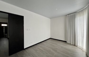 House for sale in a condominium in Brasil de Santa Ana.