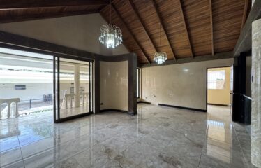 Venta de casa en Pinares, Curridabat.
