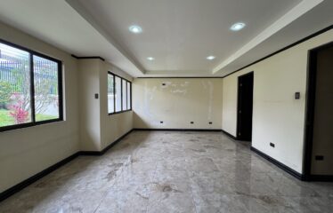 Venta de casa en Pinares, Curridabat.
